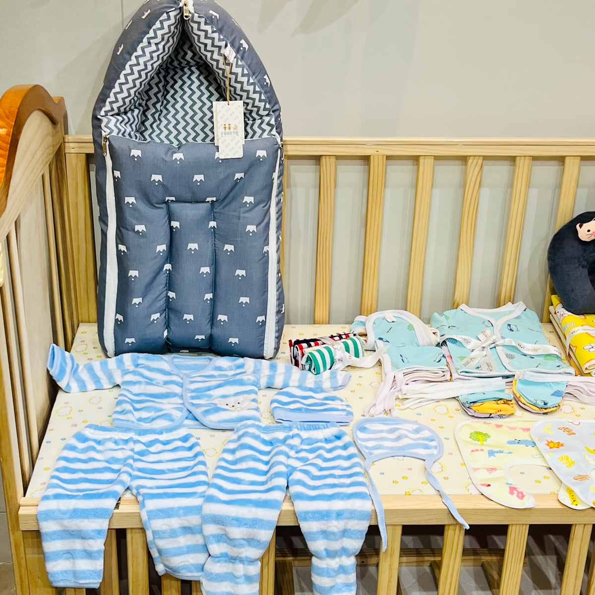 Fareto New Born Baby Premium Quality Gift Set Combo (Pack Of 43)(0