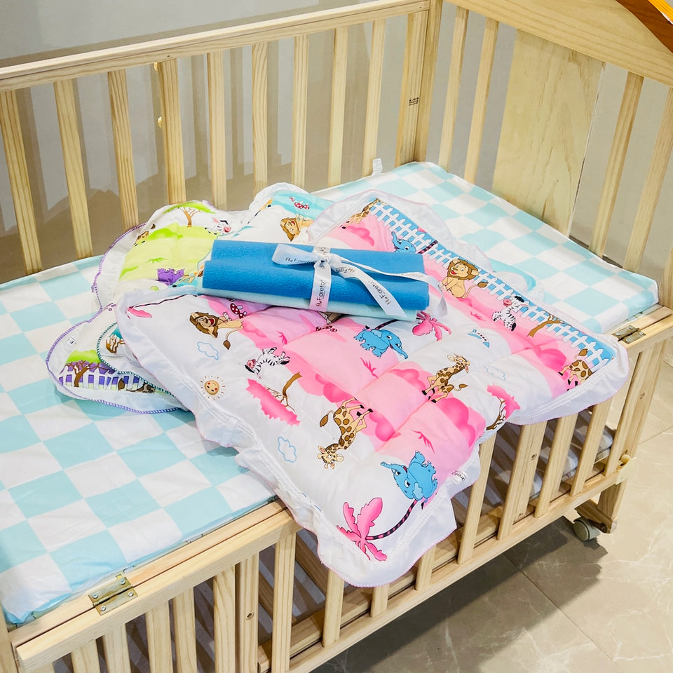 Fareto New Born Baby Combo Of Hand Carry Bed Pack Of 3 (Size: L-62CM, B-54CM) & 2 WaterProof Dry Sheet (L:64CM, B:51CM)(0-4 Months)
