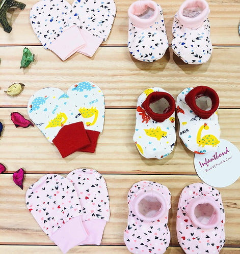 Fareto New Born Baby 6 Pairs of Mittens & 6 Pairs of Socks(Total Items:12)(0-3 Months)